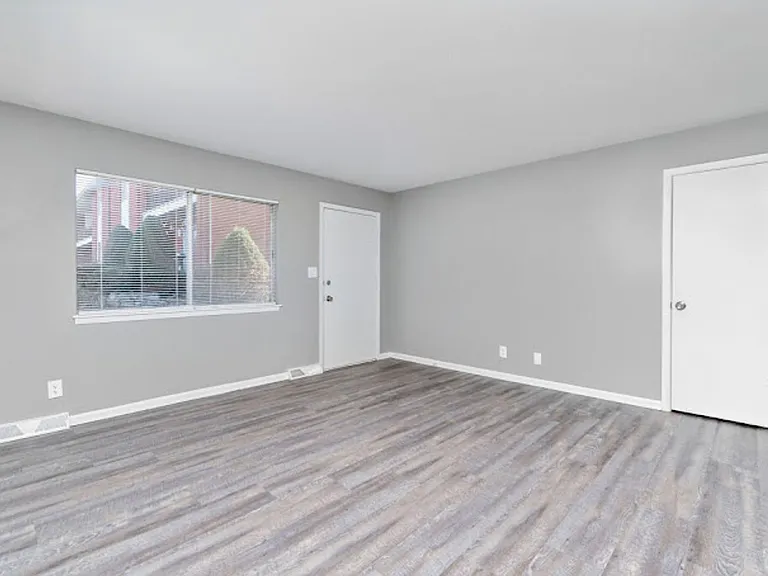 Chapel Hill KC Apartments — Photo 2