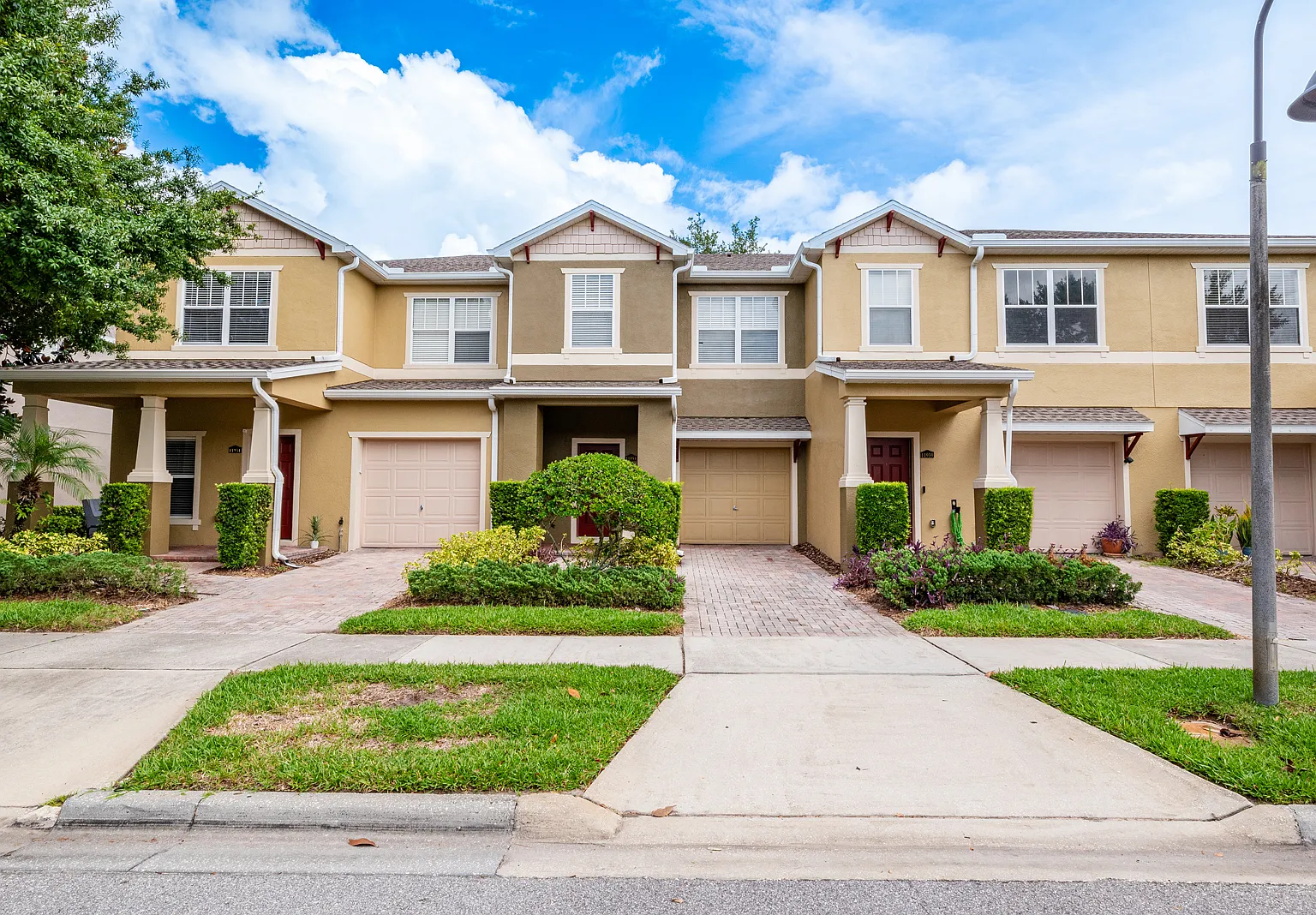 3 bed, 2.5 bath, 1470 sqft, $2,099 — Photo 1