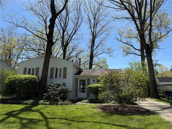 2879 Williamsburg St NW, Warren, OH 44485