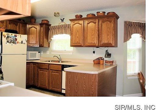 4th image of 118 Michelle Dr