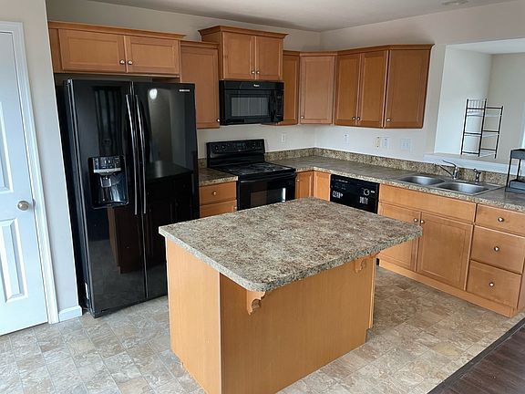 3rd image of 14 Taylor Dr