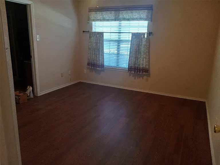 557 Grace Ln — Photo 11