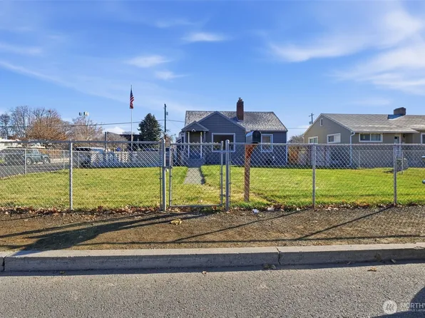 204 E Street, Ephrata, WA 98823