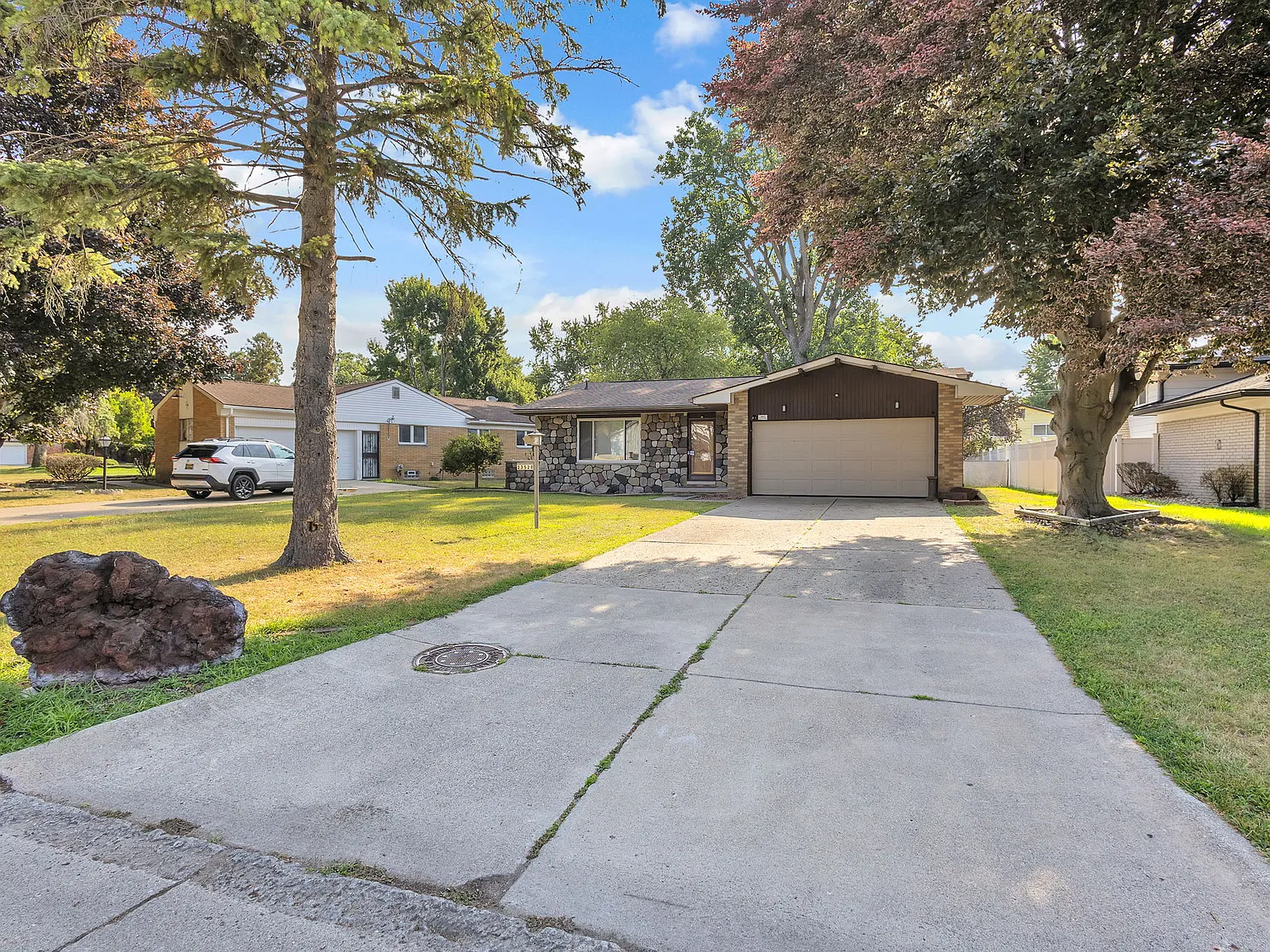 3 bed, 2.5 bath, 1392 sqft, $2,200 — Photo 3