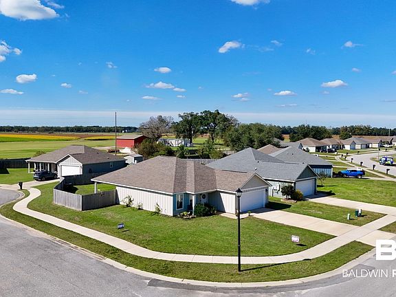 3rd image of 272 Lakefront Cir