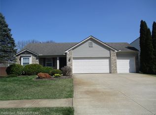 9153 Lakewood Dr, Whitmore Lake, MI