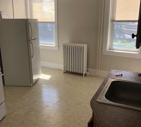 3rd image of 27 N Main St APT 1