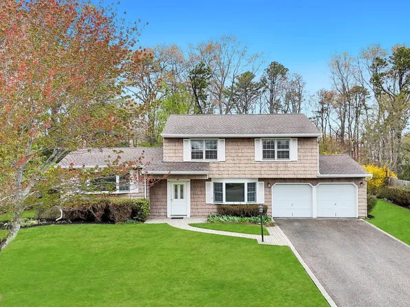 171 Nathan Drive, Bohemia, NY 11716
