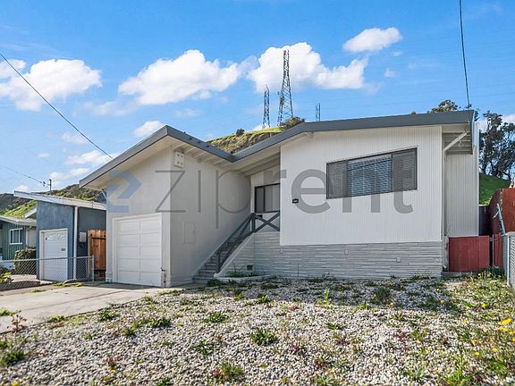 2nd image of 161 Pecks Ln