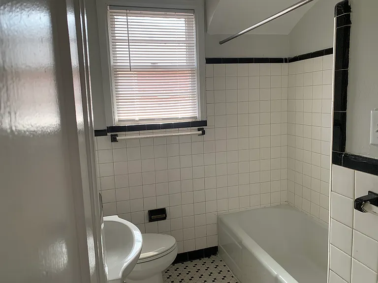 2344 Oak St #3 — Photo 12