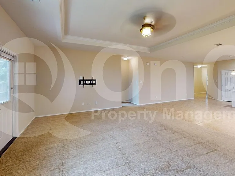 2213 Heaton St — Photo 9