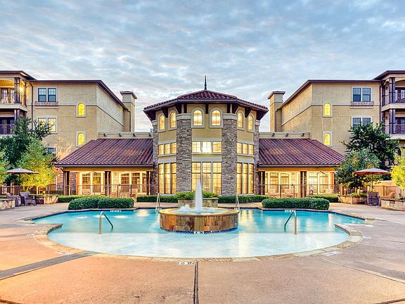 4th image of 2522 Fort Worth Ave #421