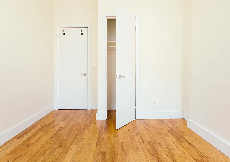 206 Scholes St #8 — Photo 22