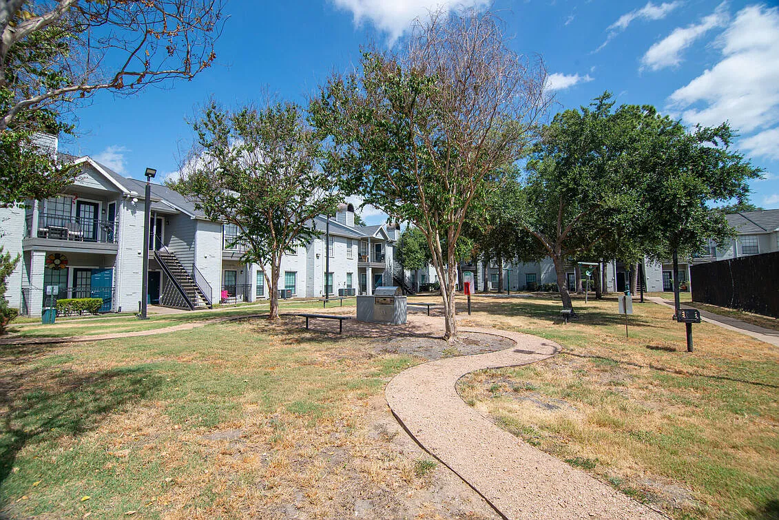 Green Tree Place — Photo 4
