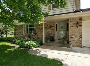 7971 Chapel Hill Ct S, Franklin, WI 53132
