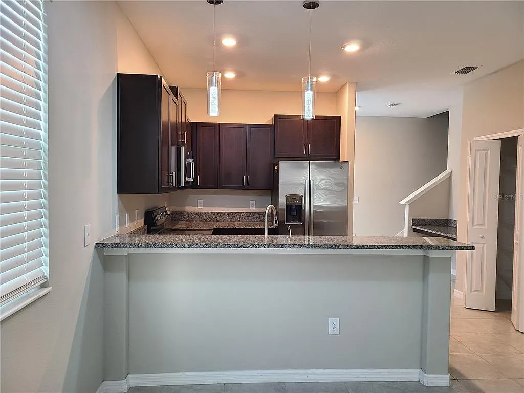 3 bed, 2.5 bath, 1787 sqft, $2,300 — Photo 3