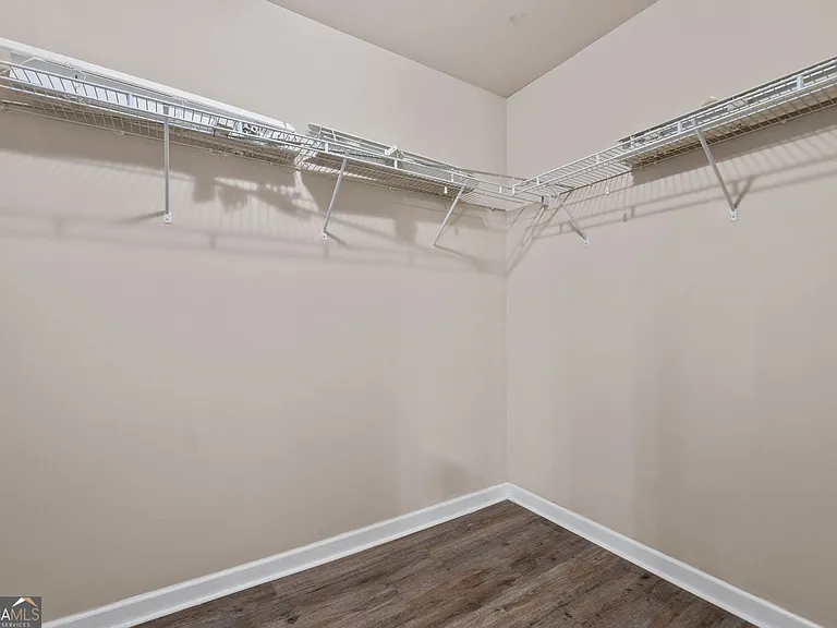 475 Louise Way — Photo 21