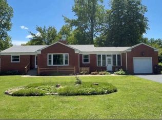 377 E Airline Dr, East Alton, IL 62024
