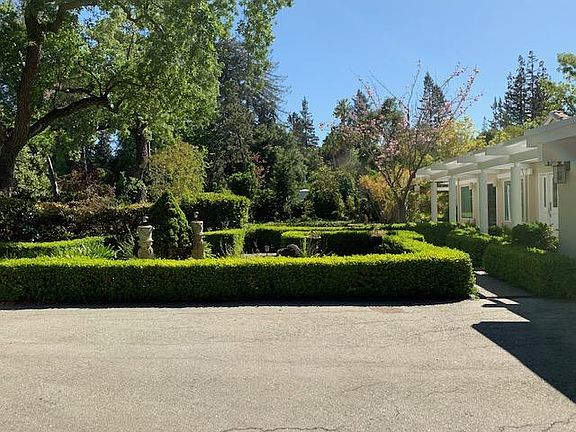 2nd image of 101 Fair Oaks Ln