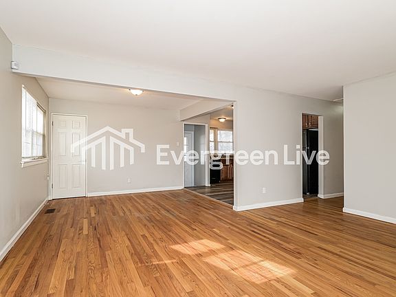 3rd image of 745 Manresa Ln
