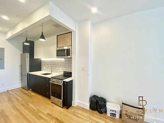4th image of 887 Lexington Ave #2BB