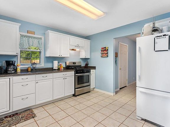 5th image of 1016 Shady Ln