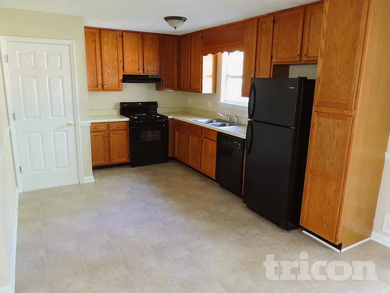 76 White Pines Ln — Photo 3