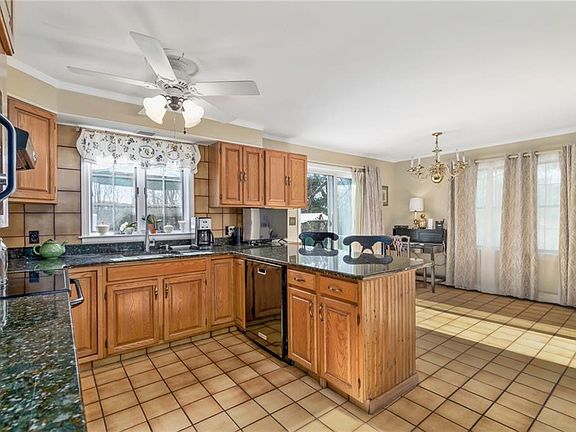 4th image of 27 Salem Ln