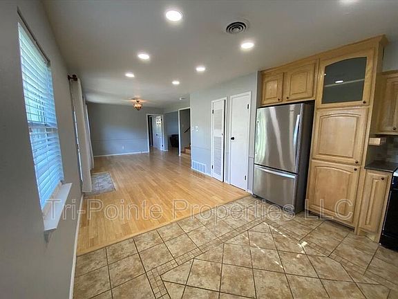 4th image of 7828 Abbott Dr