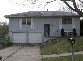 1813 N Grove Dr, Independence, MO 64058