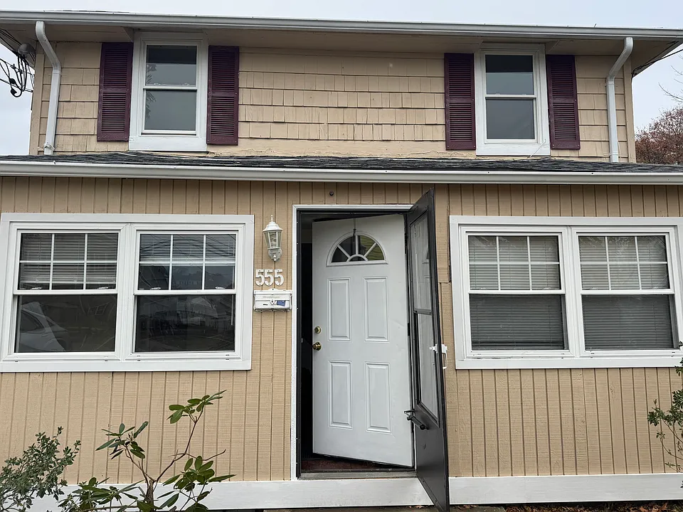 555 Sedgewick Ave