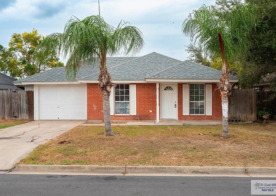 2111 El Arroyo St