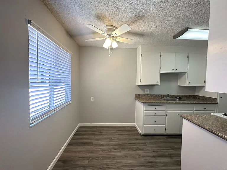 Lincoln Courtyards at 531 Glendora Avenue — Photo 17