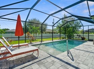 825 SE 5th Pl, Cape Coral, FL 33990