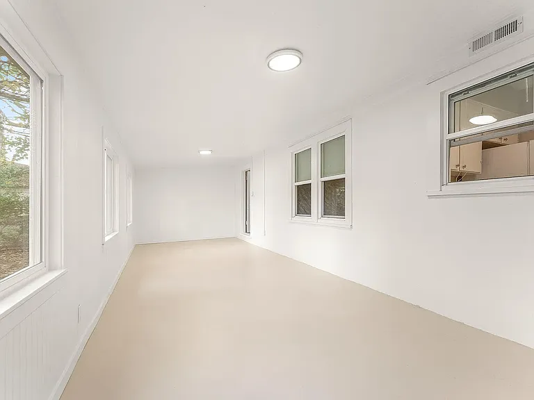 640 S Kentwood Ave — Photo 16