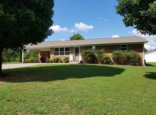 949 Old McGinley Dr, Maryville, TN 37803