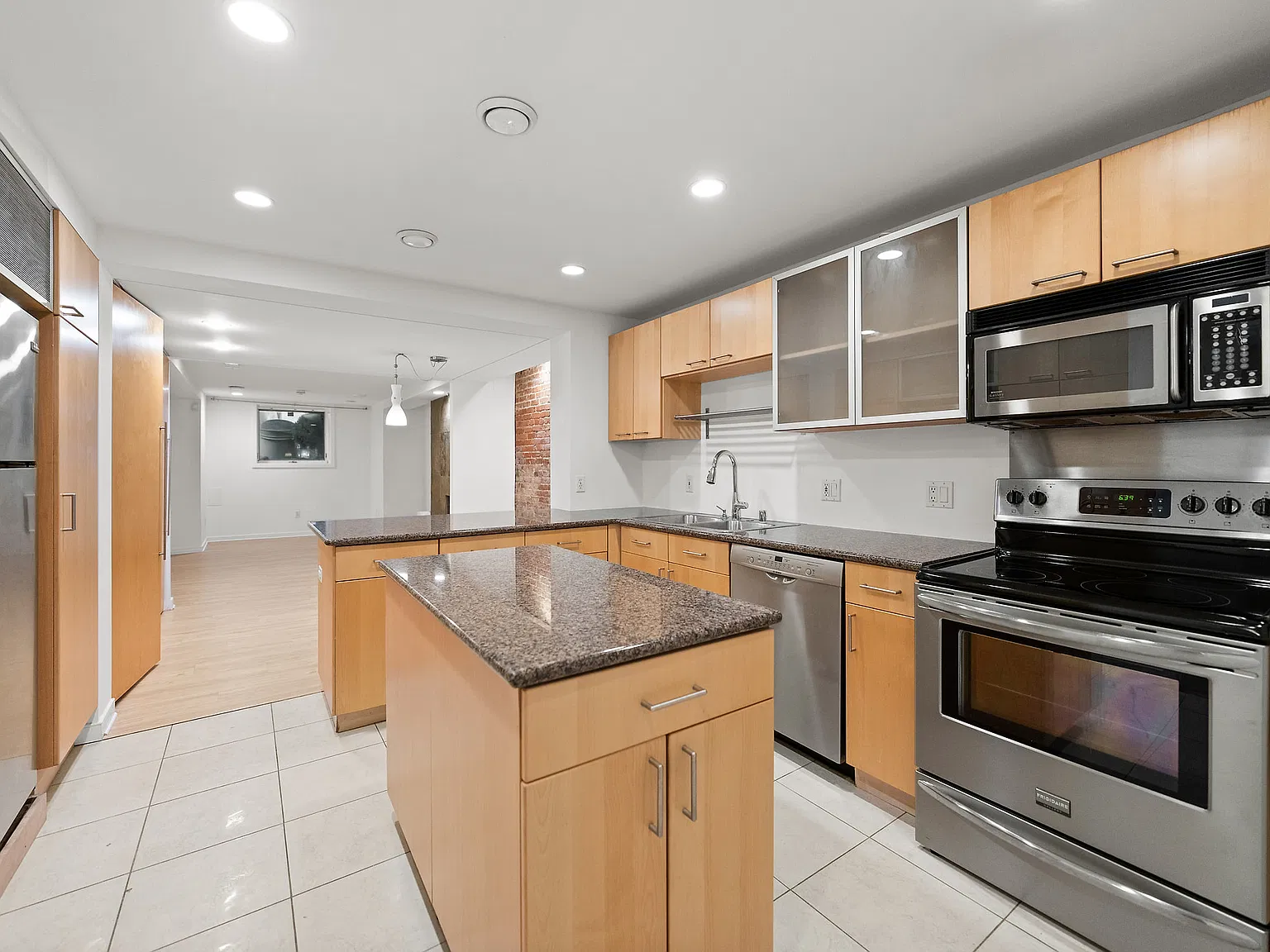 1 bed, 1.5 bath, 1000 sqft, $2,950 — Photo 1
