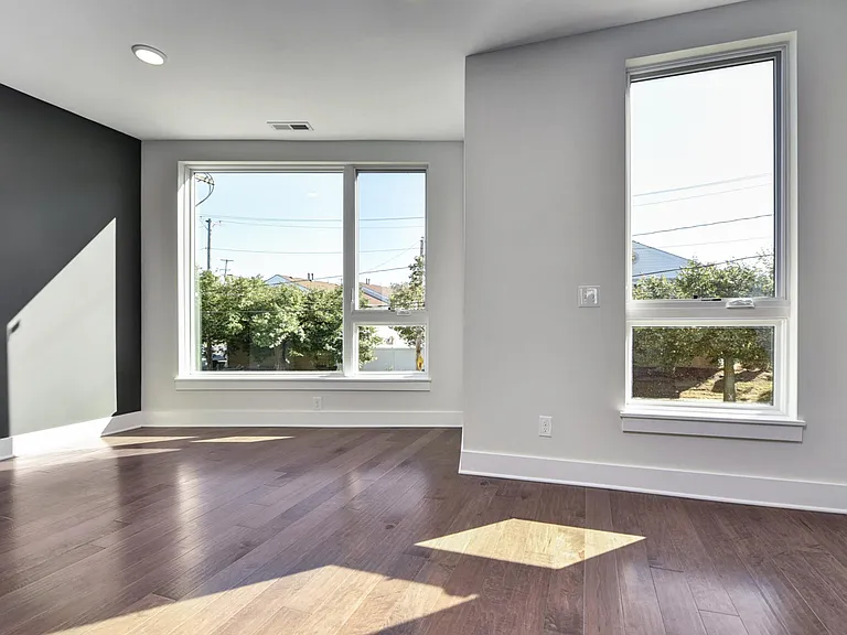 1244 W 70th St — Photo 15