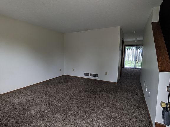 3rd image of 113 Taylor Ave