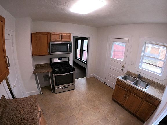 3rd image of 461R E 23rd St
