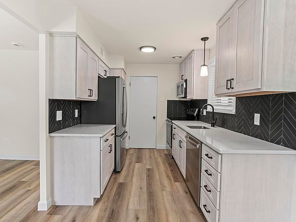 4th image of 2647 Dalton Ave