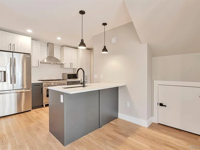 1453 Irving St — Photo 3