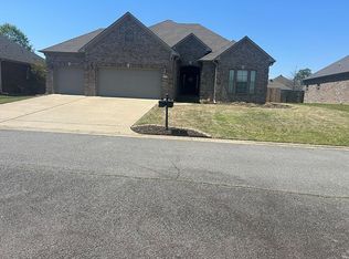 225 Chapel Creek Dr, Conway, AR 72034