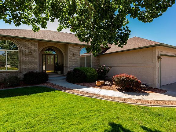 2nd image of 680 Moonridge Ct