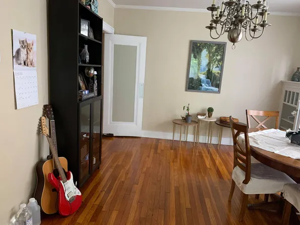 5875 Bartlett St, Pittsburgh, PA 15217