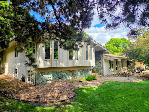 7105 Gleason Rd, Edina, MN 55439