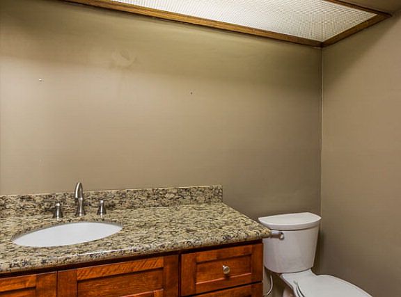 4th image of 882 Wimbledon Dr