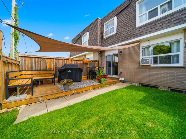 766 Walter St #I, Cambridge, ON N3H 4P3