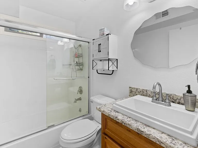 1253 NE East Lagoon Dr — Photo 19