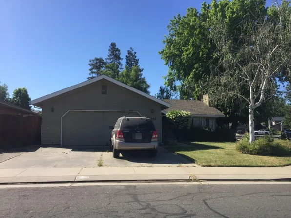 1754 Lakeshore Dr, Lodi, CA 95242